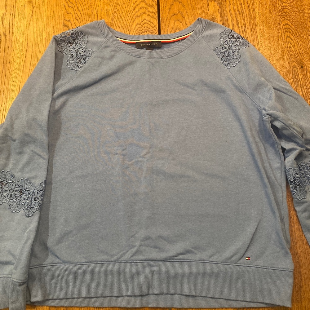 TOMMY HILFIGER blue sweatshirt